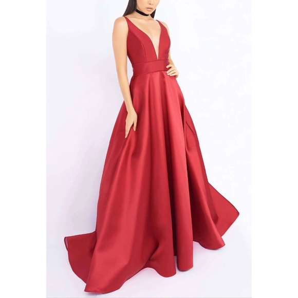 Mac Duggal Ieena 55010 Plunging V-Neck V-Back Gown - Picture 2 of 12